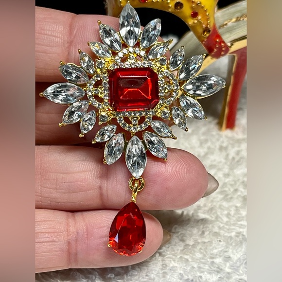 Ruby red fashion pin for coat jacket or blazer -new - Picture 4 of 9